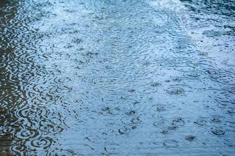雨季來襲，如何對破碎篩分設(shè)備進行保養(yǎng)？